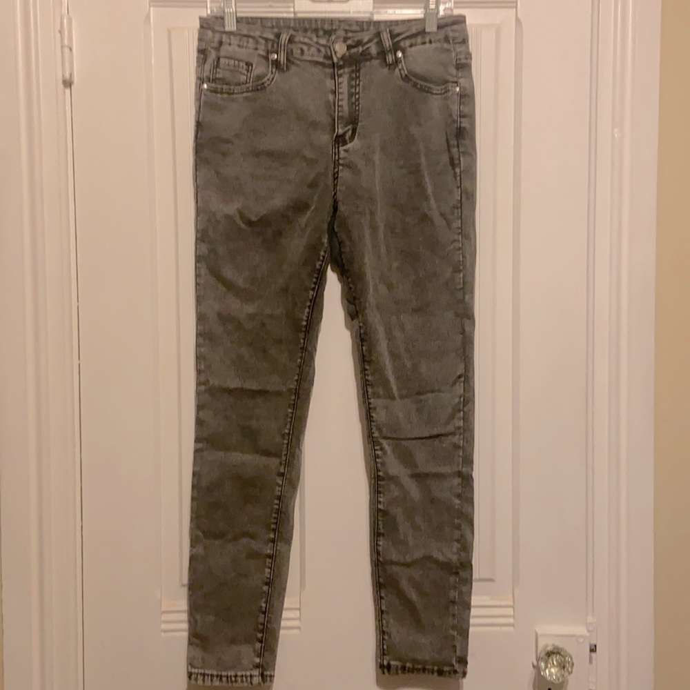 Very stretchy acid wash jeans